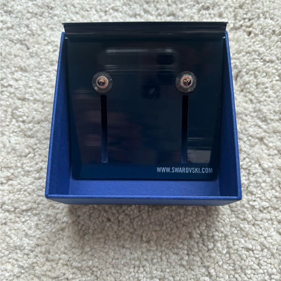 ‼️SOLD‼️ Swarovski Crystal Rose Gold Earrings - Picture 5 of 7